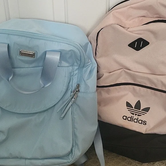 Backpack - Picture 3 of 4